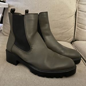 Olive green US 9 boots